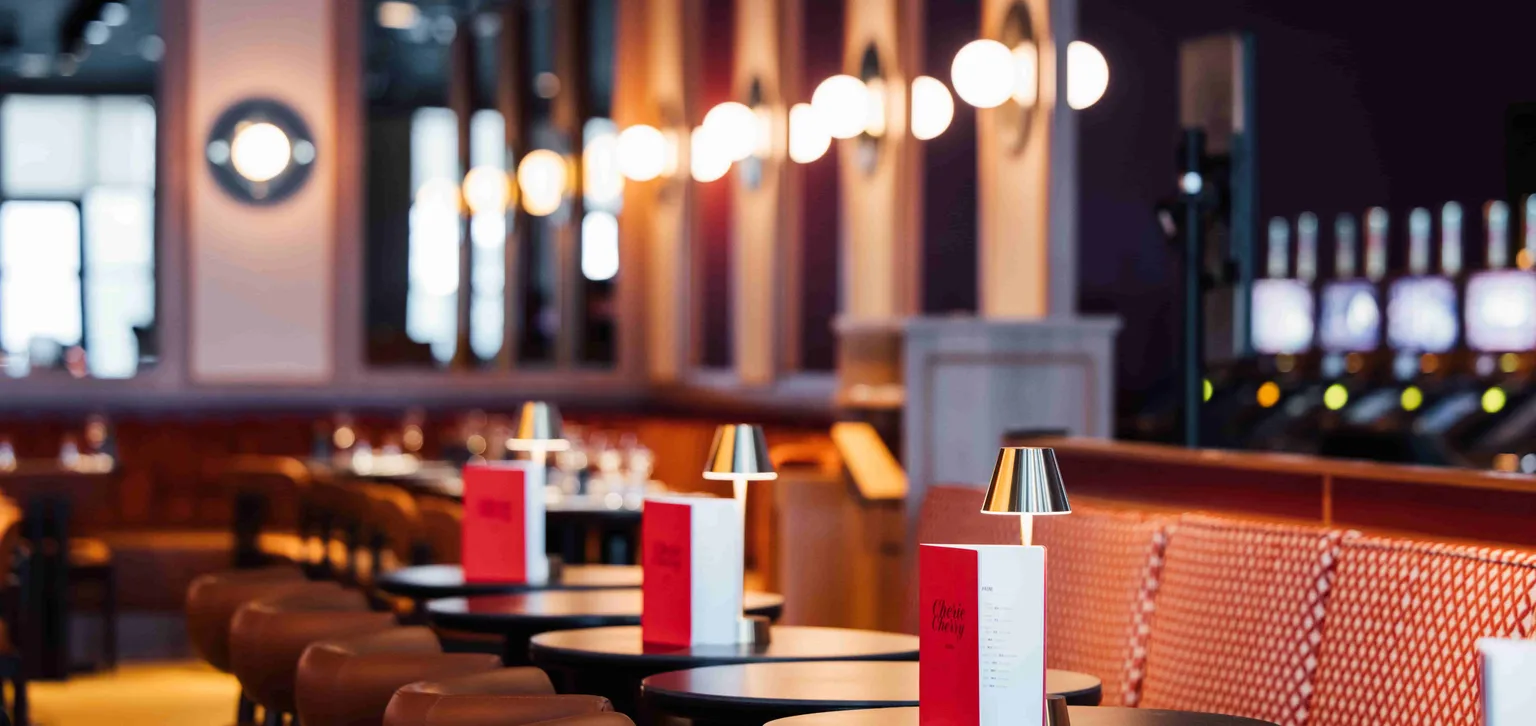Salle du restaurant Chérie Cherry Enghien-les-Bains