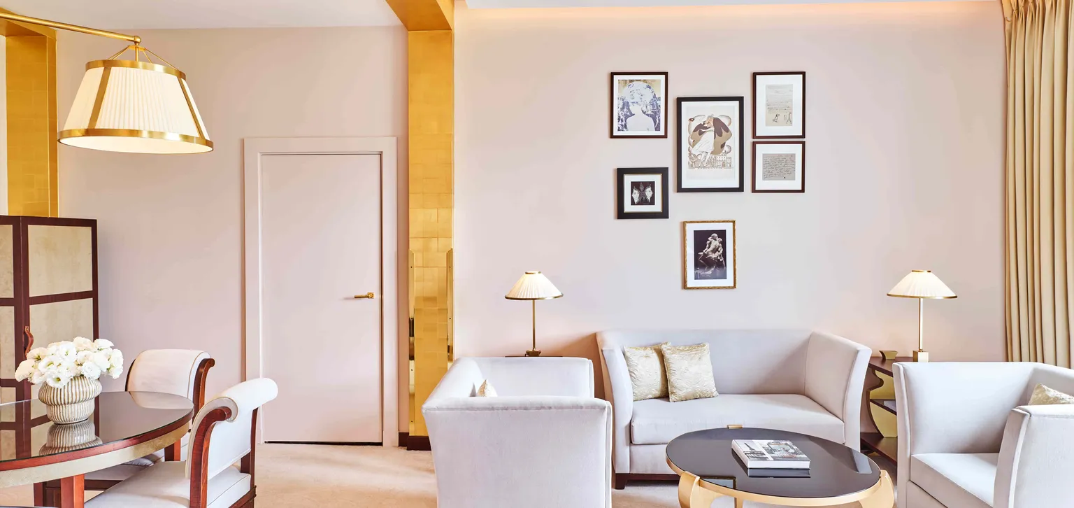 Salon de la grande suite prestige Champs Élysées au Fouquet's Paris