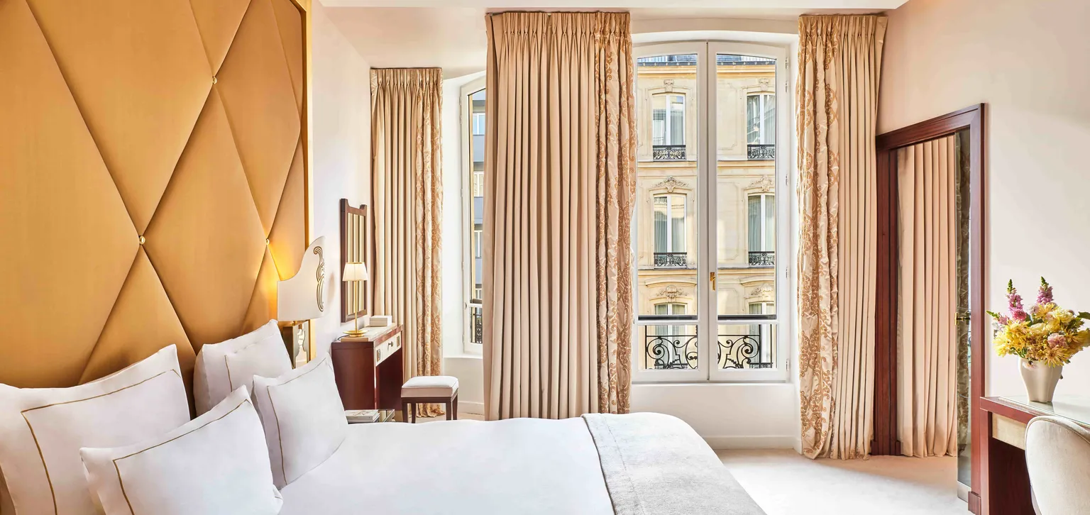 Coin nuit de la suite deluxe au Fouquet's Paris