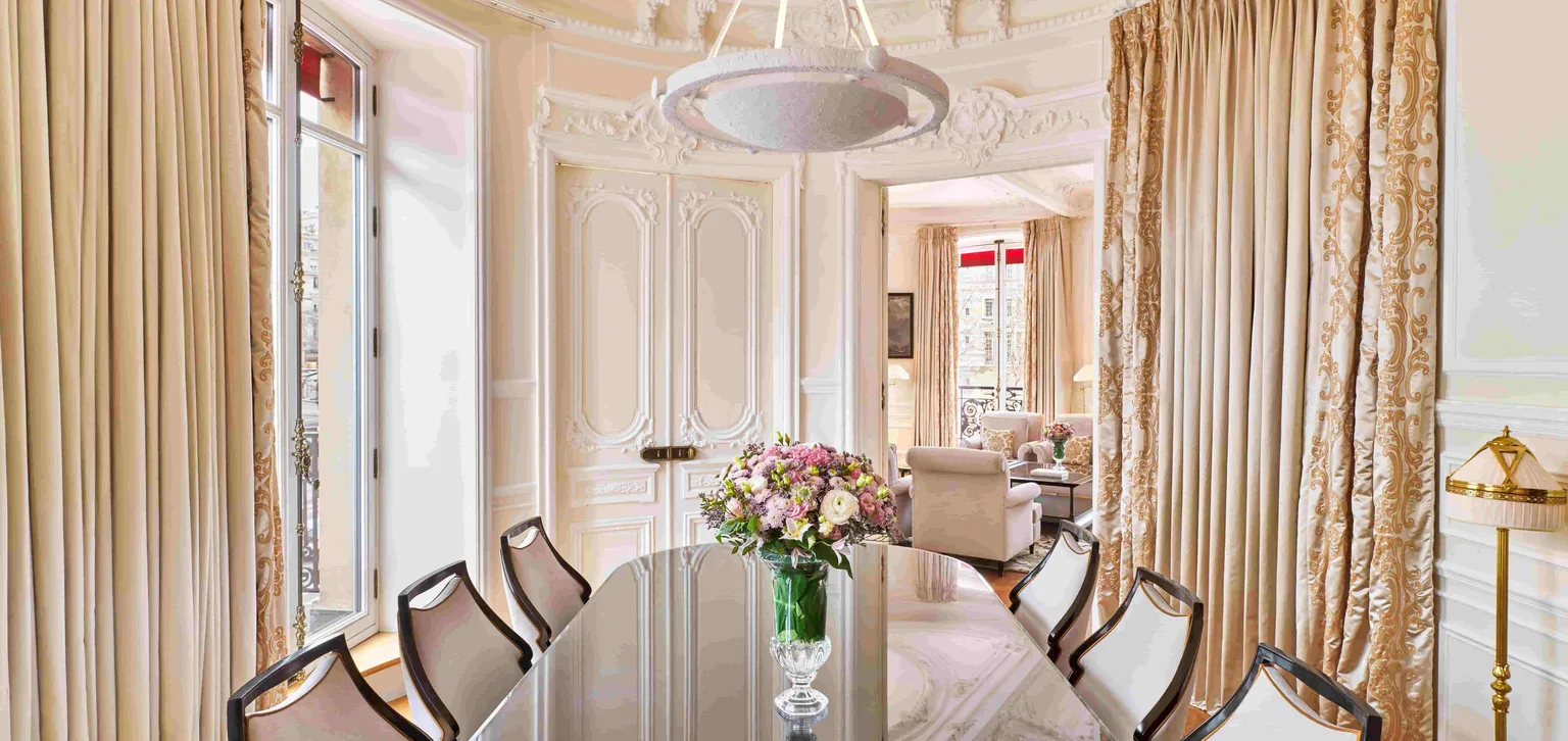 Salle à manger de la Suite signature George V au Fouquet's Paris