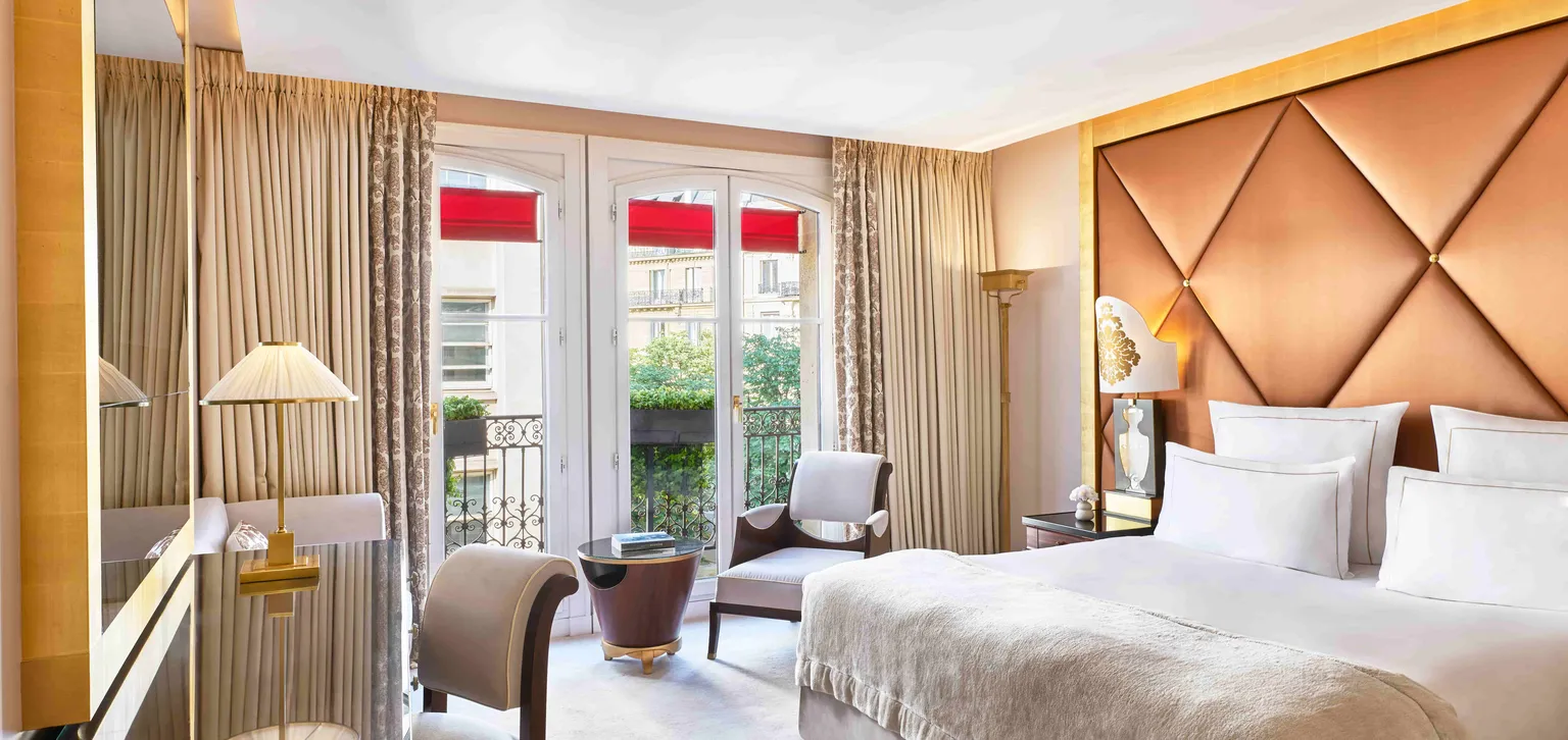Coin nuit de la chambre supérieure au Fouquet's Paris