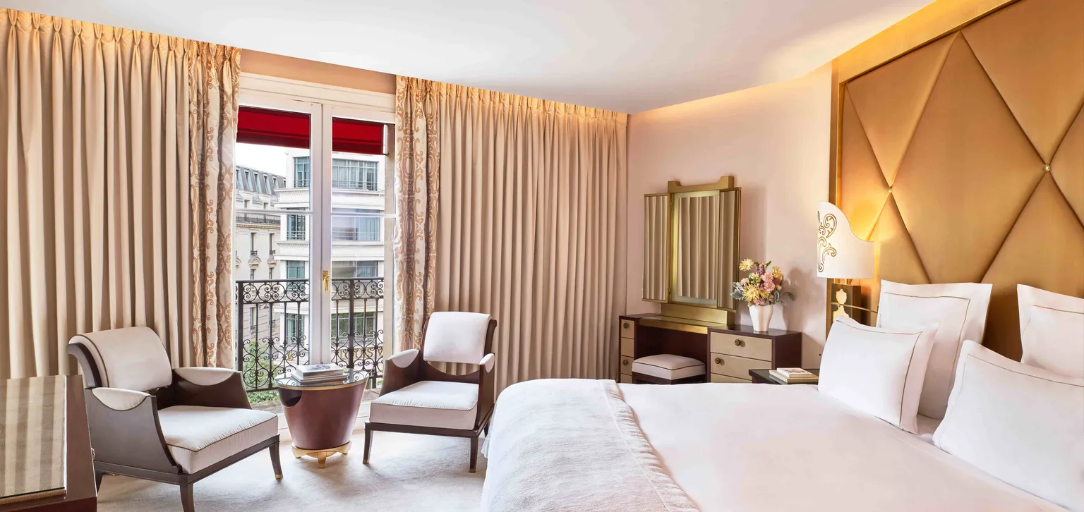 Coin nuit de la suite supérieure au Fouquet's Paris