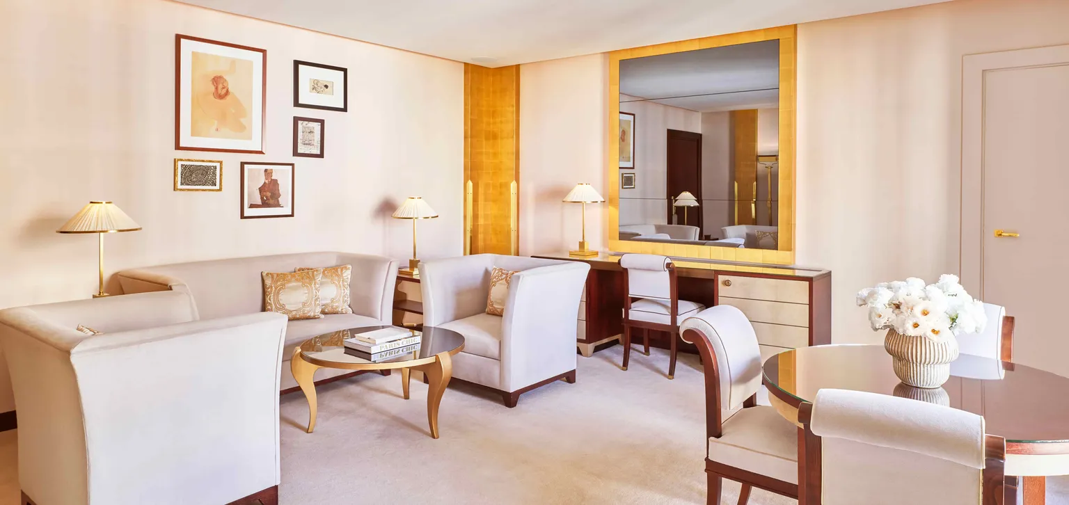 Salon de la suite supérieure au Fouquet's Paris