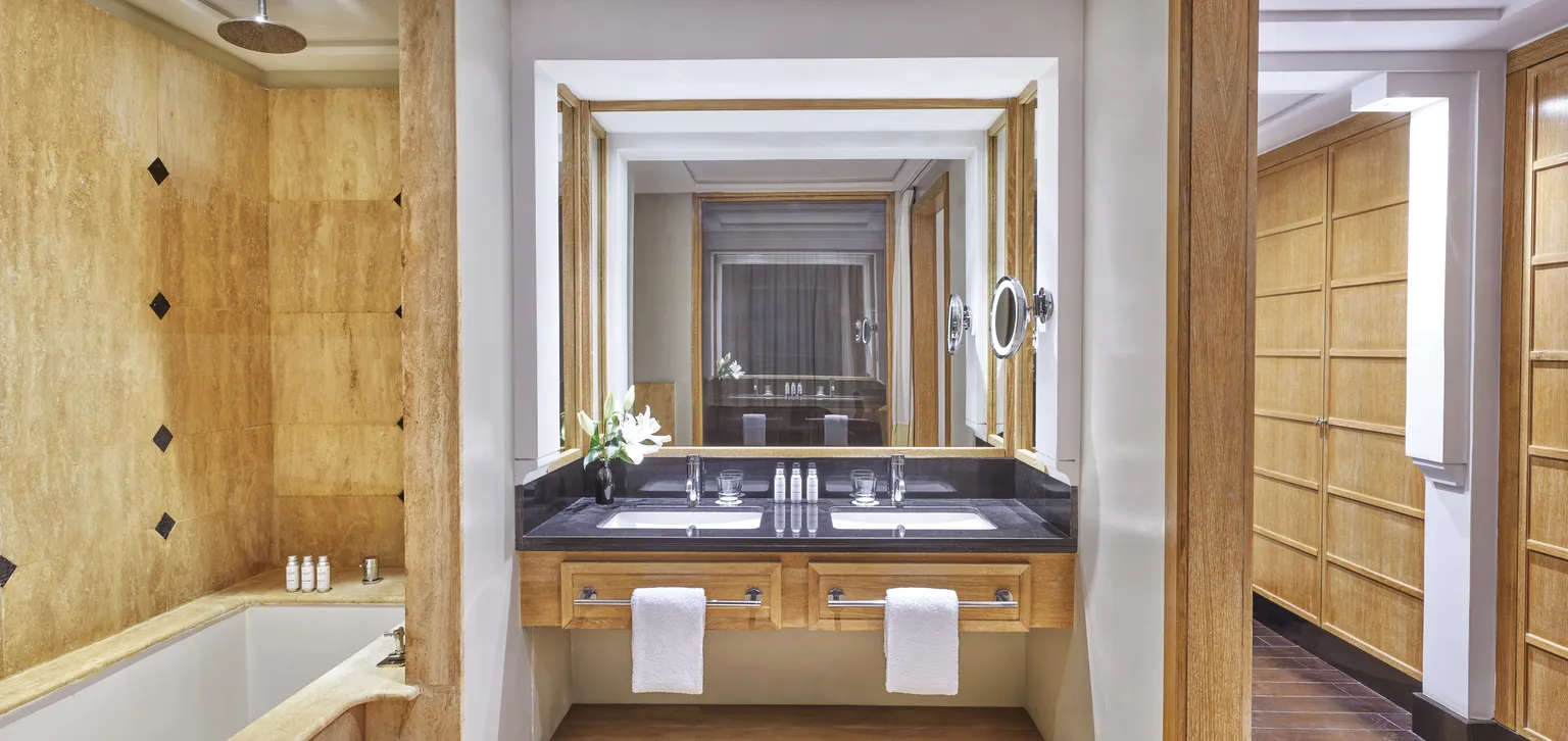 salle de bain de la chmabre deluxe de l'hôtel le Naoura à Marrakech
