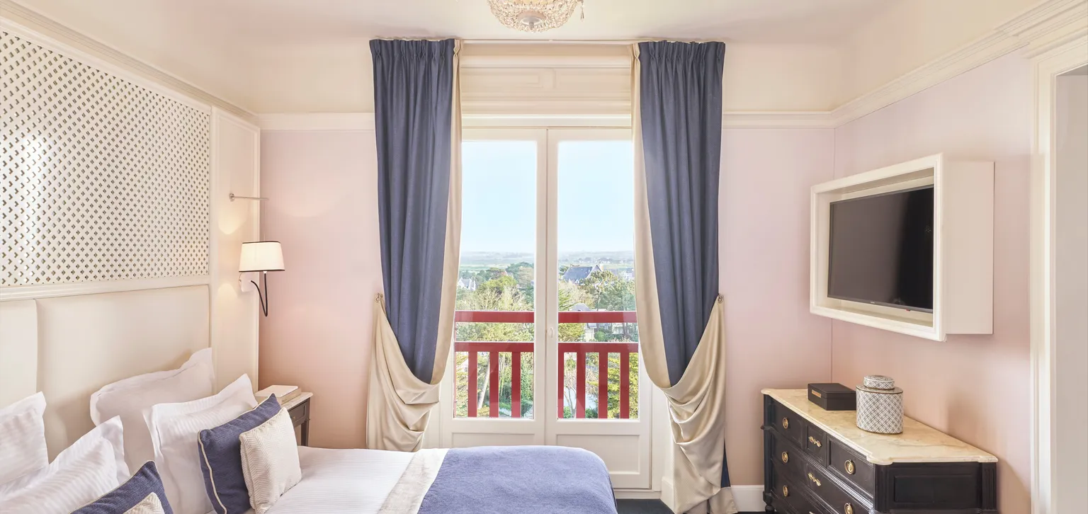 Chambre de la junior suite à l'hôtel l'hermitage à la baule