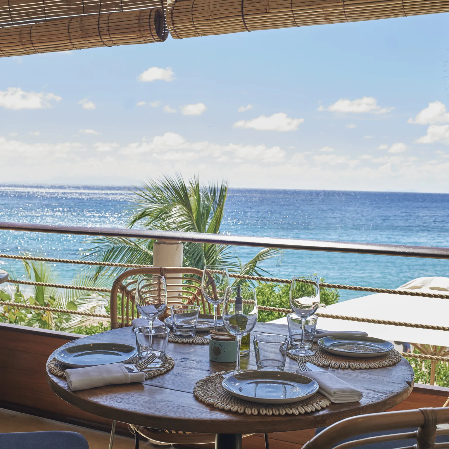 Vue sur la mer du restaurant Shellona à l'hôtel Le Carl Gustaf Saint-Barth