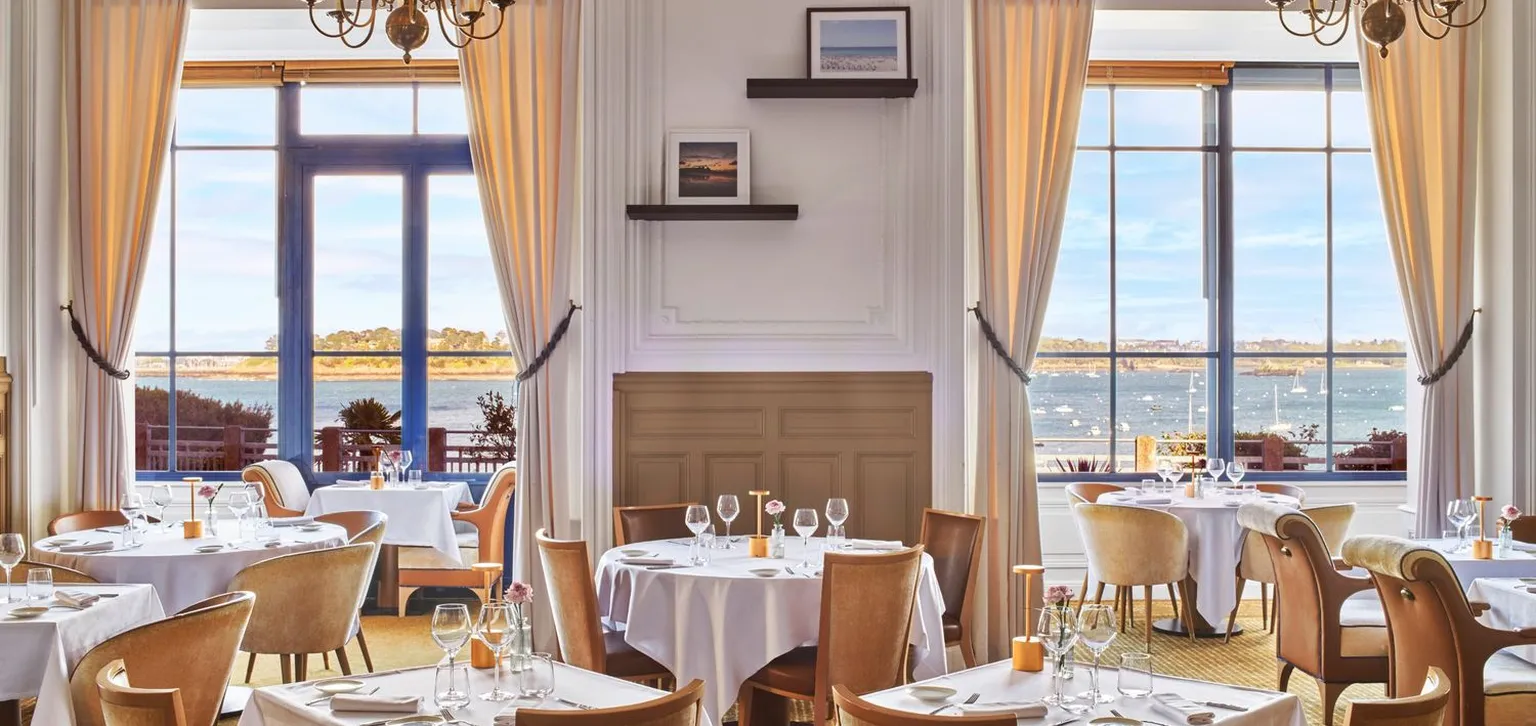 Tables et couvert du Restaurant Le George V Dinard