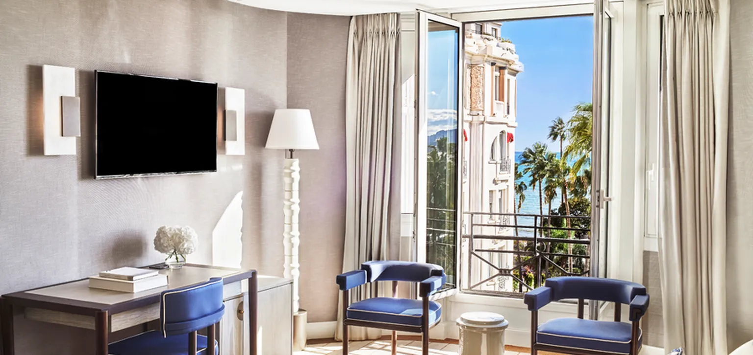 Coin nuit de la chambre prestige mer à l'hôtel Le Majestic à Cannes
