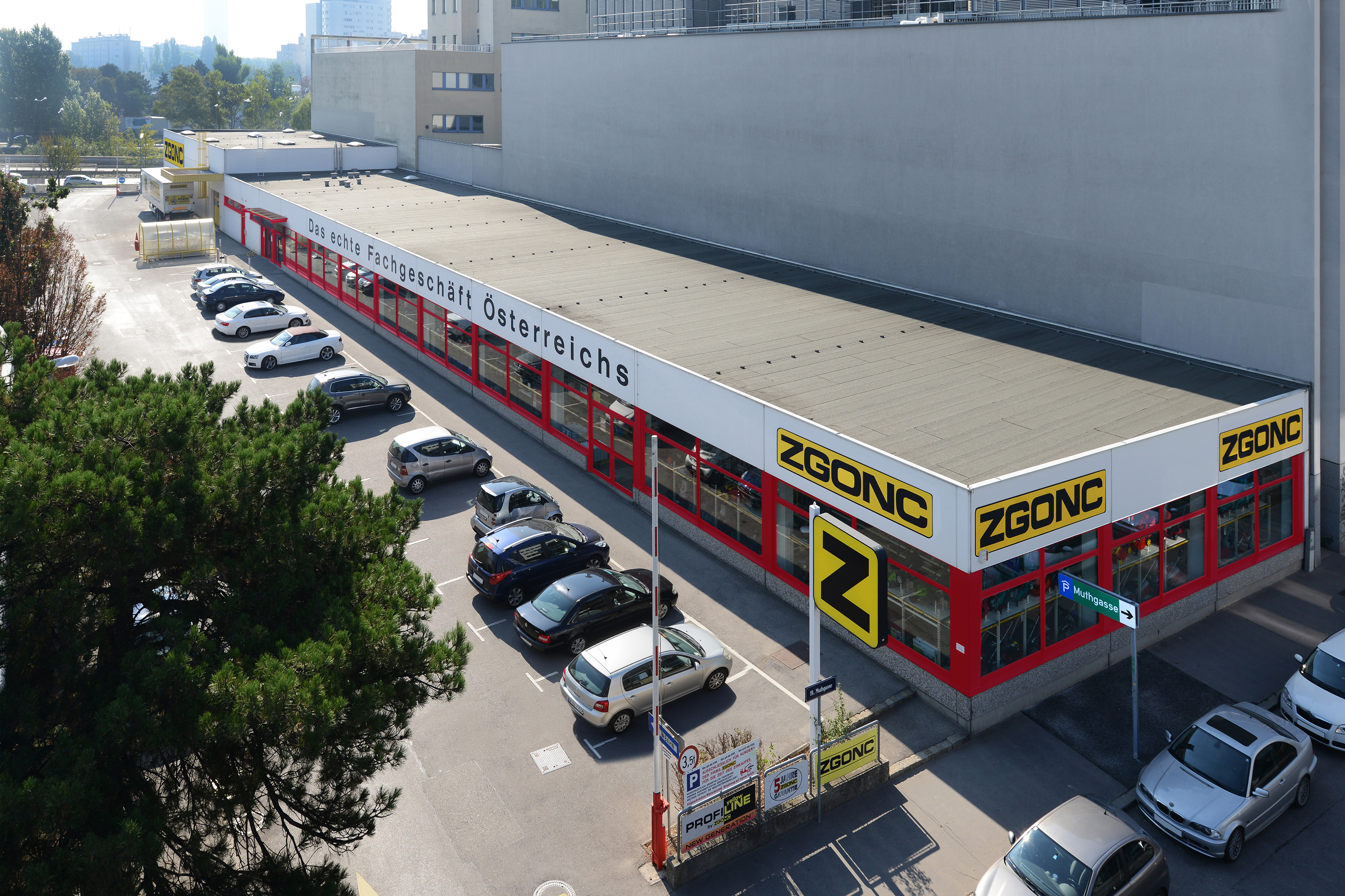 Bild des ZGONC-Standortes Wien 19 mit Parkplatz und Umgebung aus der Vogelperspektive