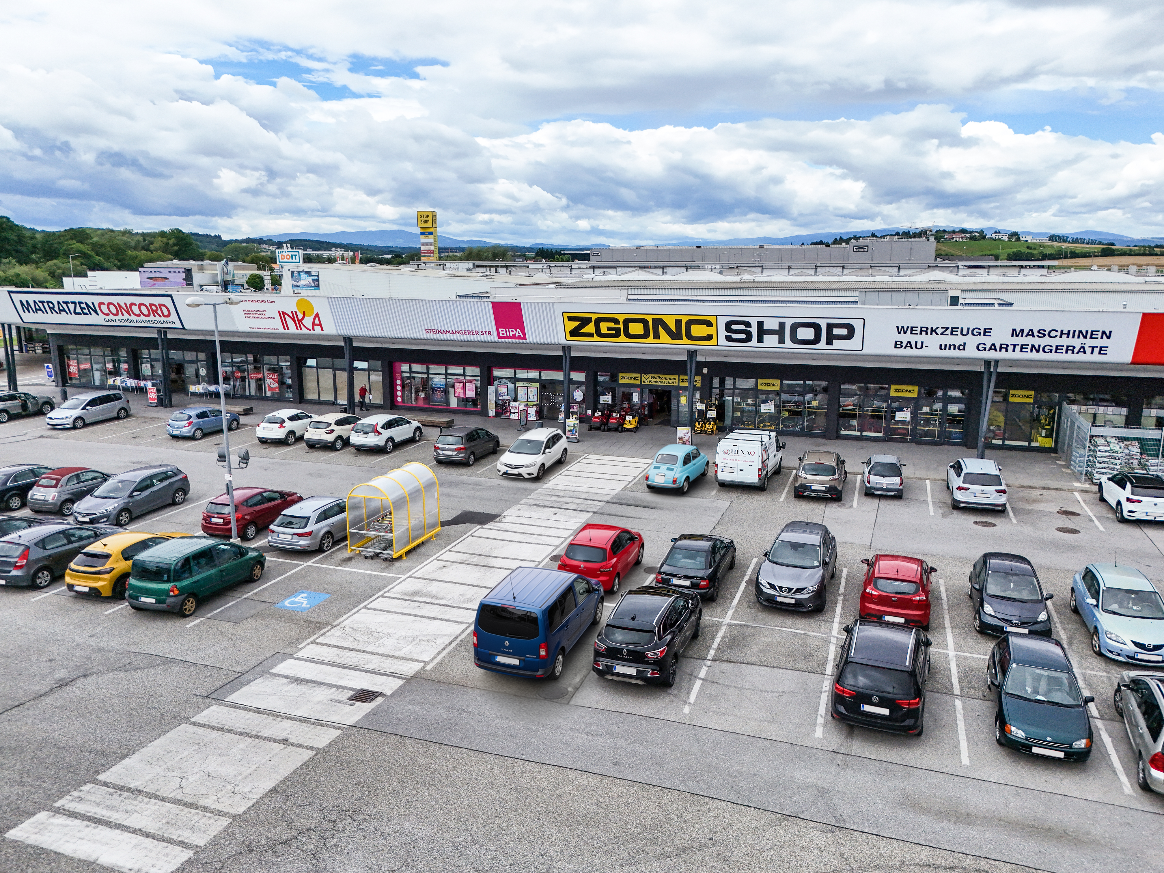 Bild des ZGONC-Standortes Oberwart mit Parkplatz und Umgebung aus der Vogelperspektive