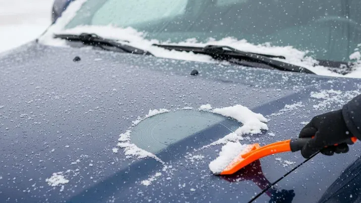 Auto winterfit machen – Frostschutz, Schneeketten & Co. - Cover Image