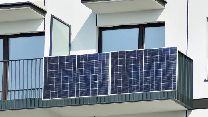 Balkonkraftwerke bei ZGONC kaufen: grüne Energiequelle für zu Hause - Cover Image