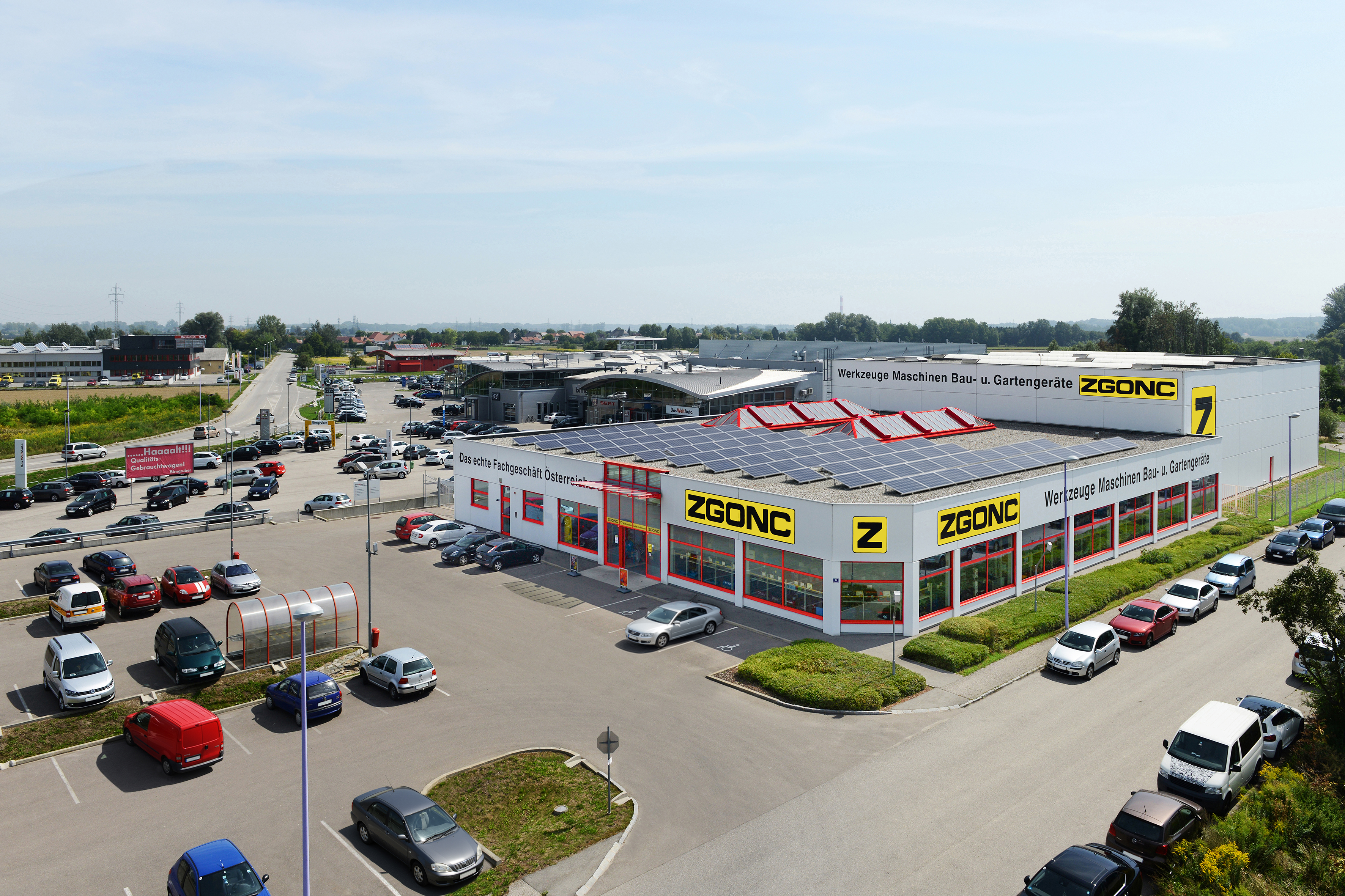 Bild des ZGONC-Standortes Krems mit Parkplatz und Umgebung aus der Vogelperspektive.