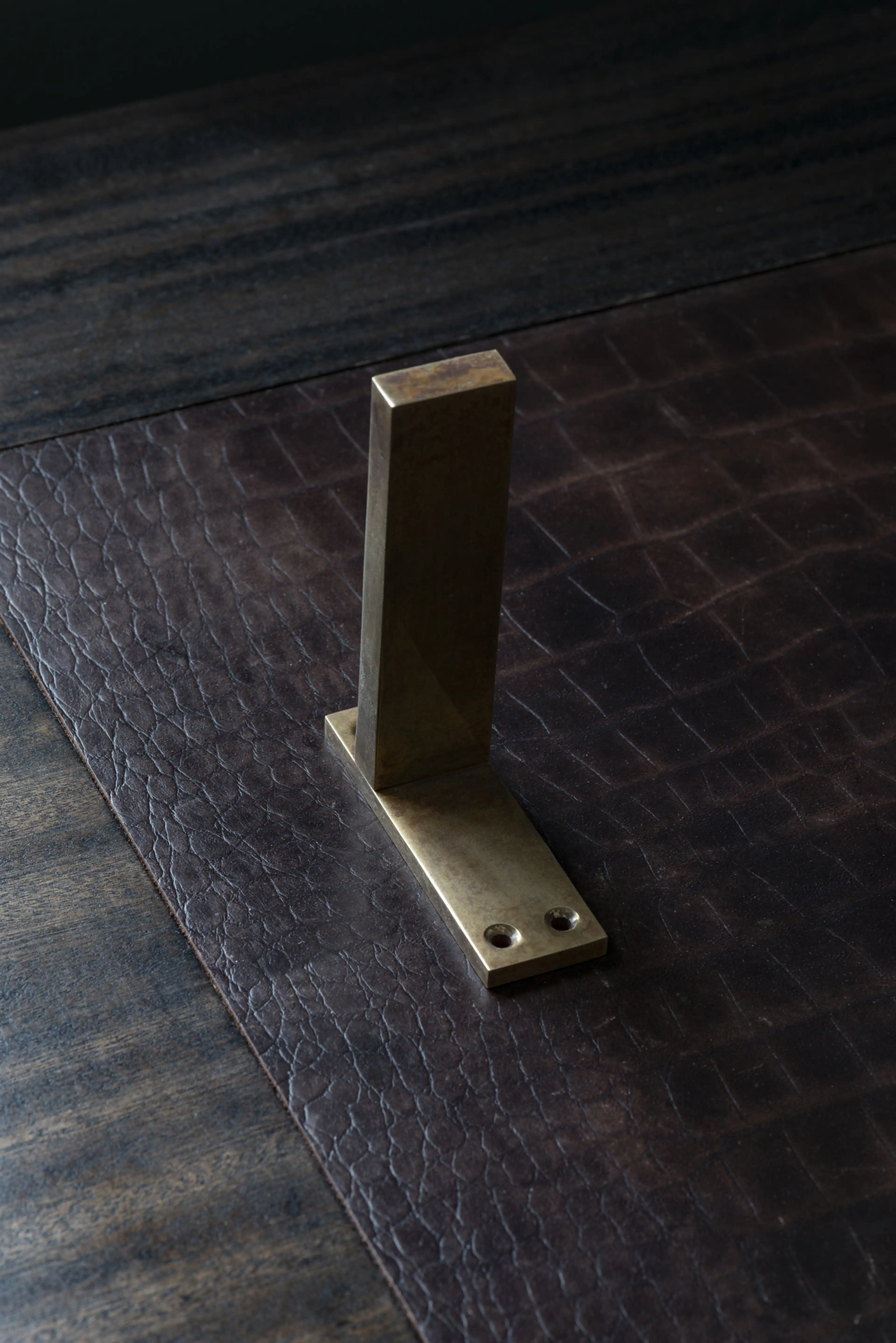 Dovetail Modern End Bracket