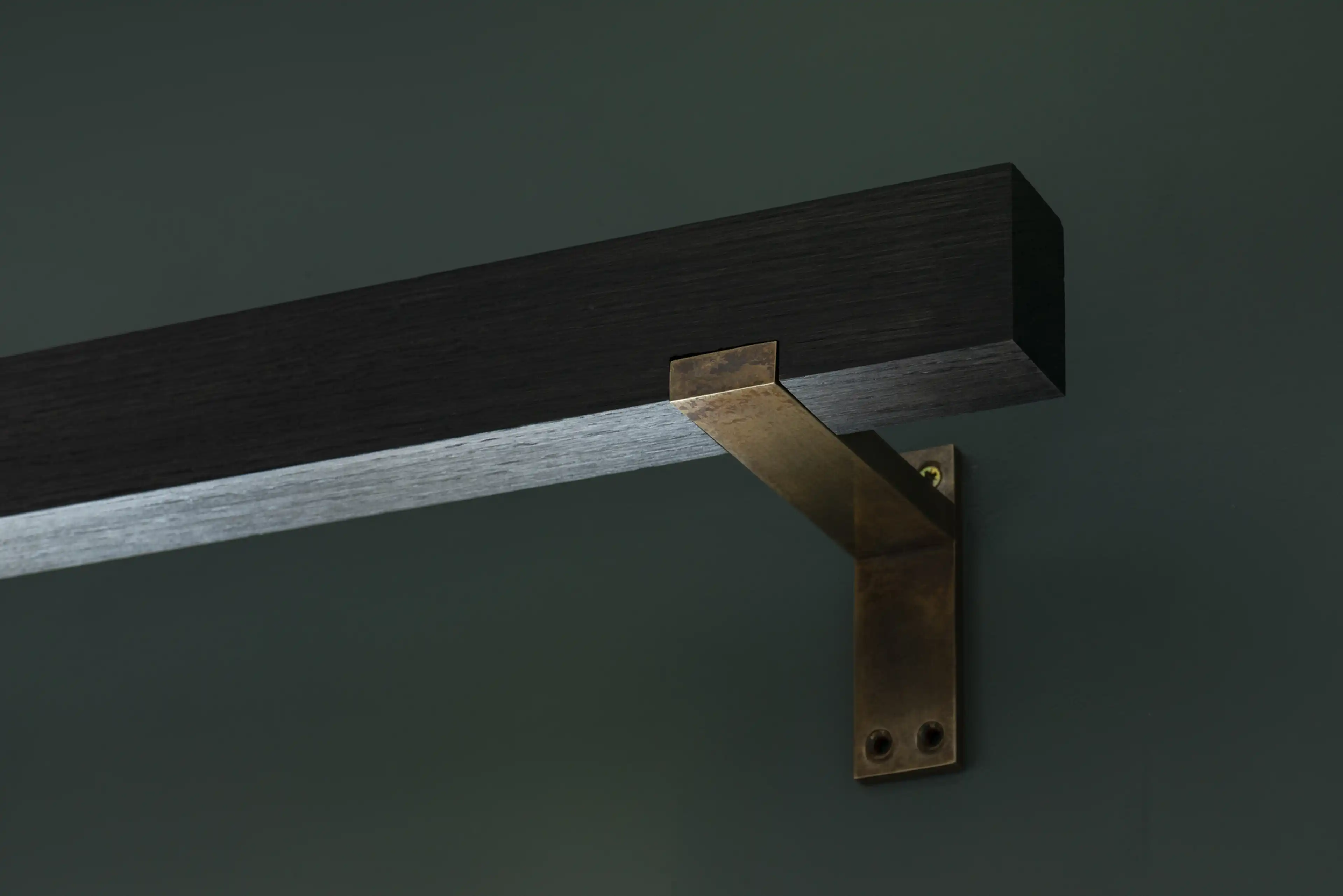 Dovetail Modern Square Pole