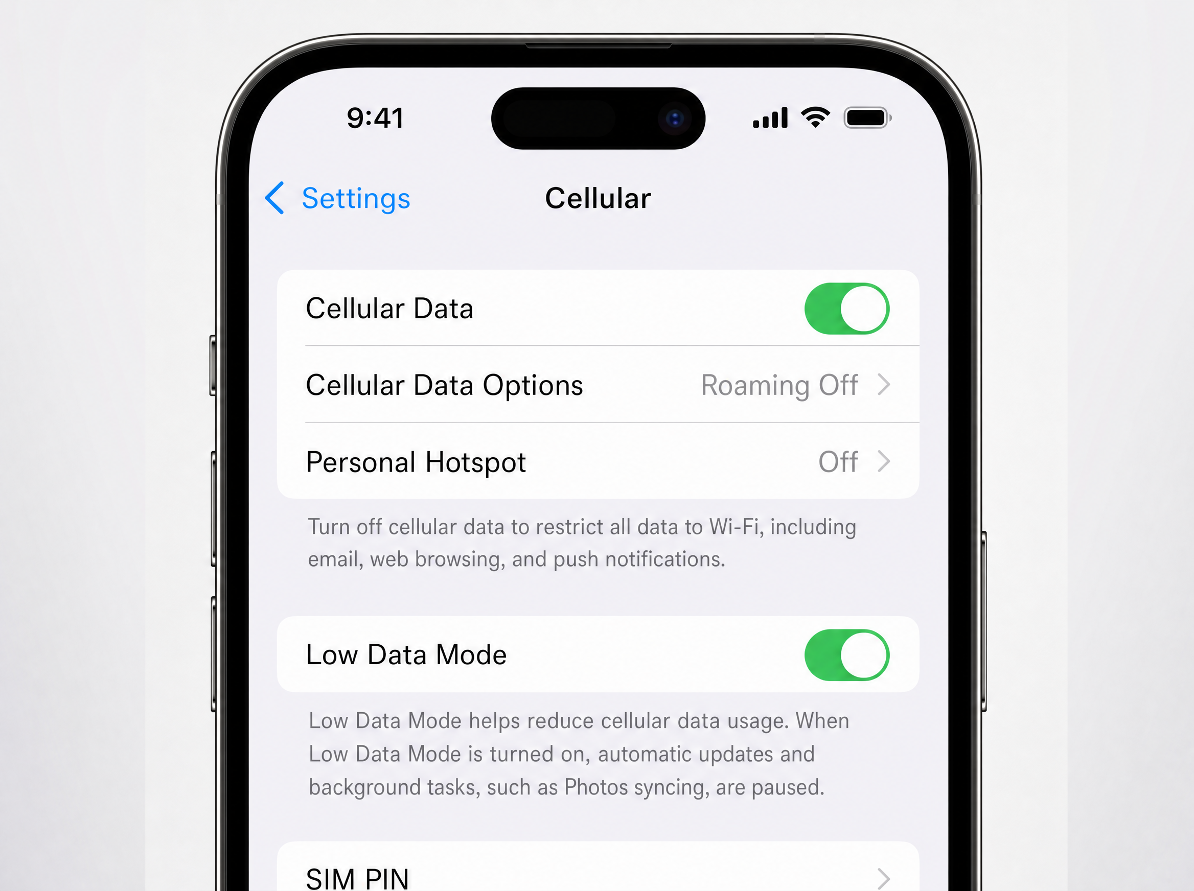 Capture d'écran d'un iPhone montrant l'option Mode Données réduit dans les réglages cellulaires