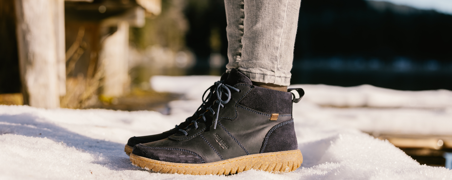 In 2026 viert JOSEF SEIBEL 140 jaar vakmanschap, een mijlpaal die wordt onderstreept met de presentatie van de najaarscollectie 2026.