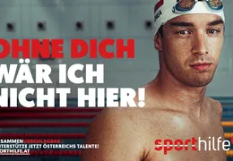 Ein Mann in einem Sportbecken - Werbekampagne für die Sporthilfe