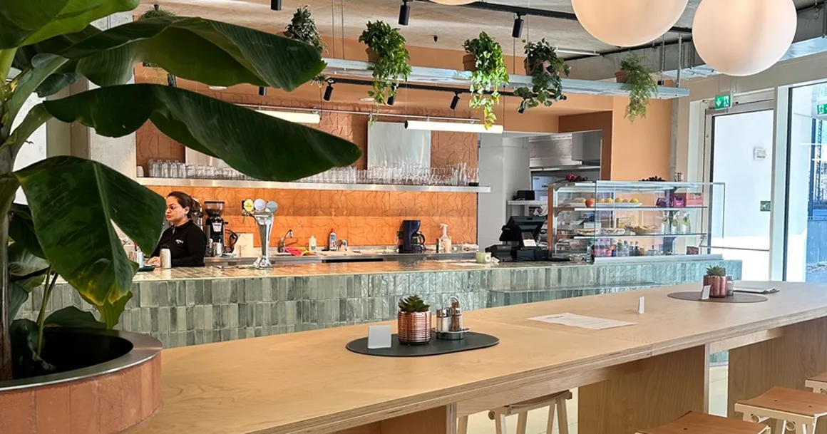 Eine Bar im Reastaurant Michls Deli in Wien