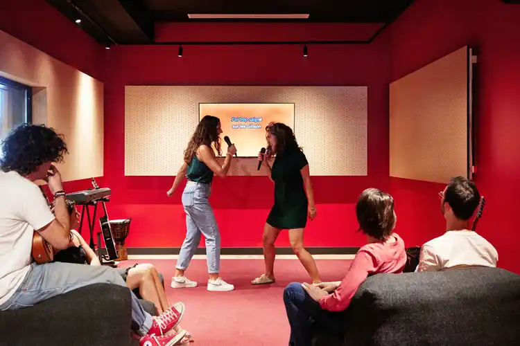 KARAOKE ROOM• ISSY-LES-MOULINEAUX