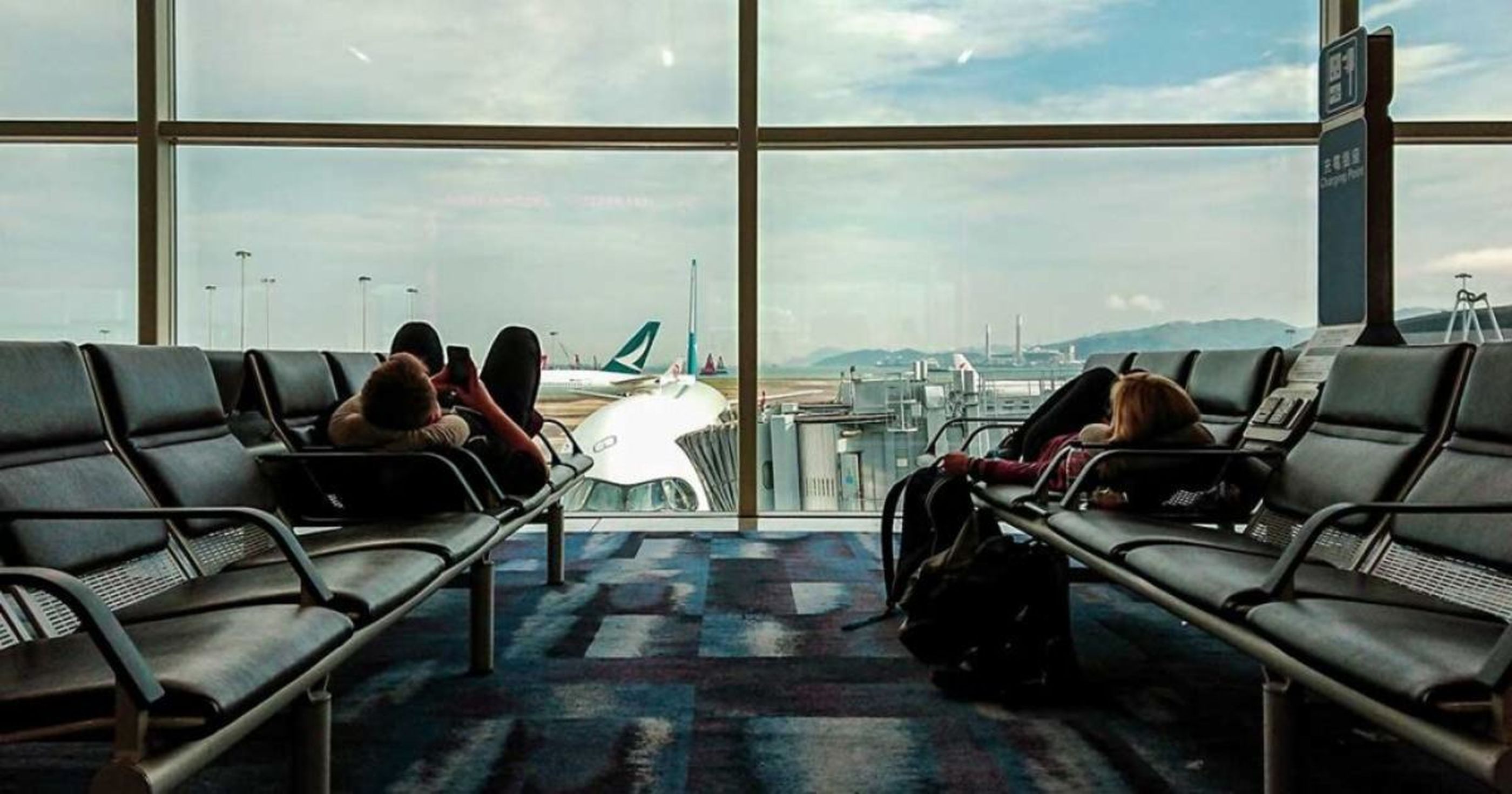 Schlafen-am-Flughafen-Tipps-zum-Uebernachten-auf-dem-Flughafen