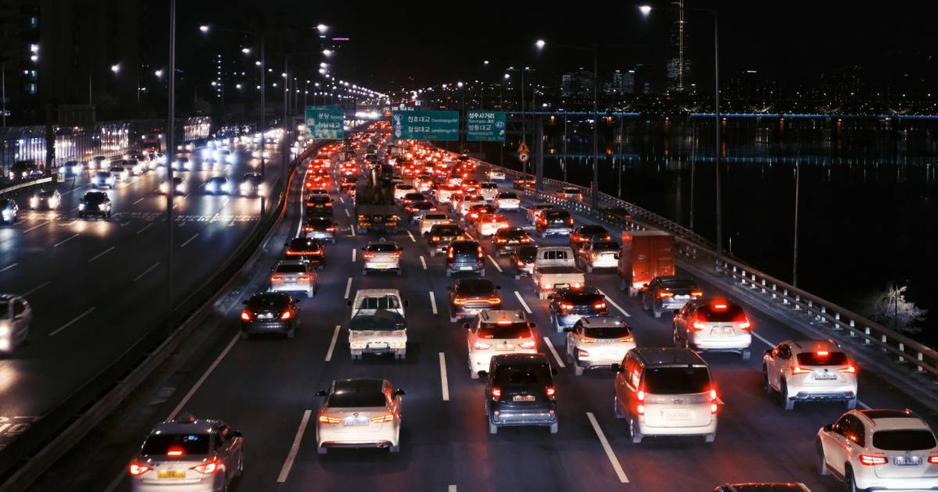 Stau auf der Autobahn-Regeln und Bußgelder