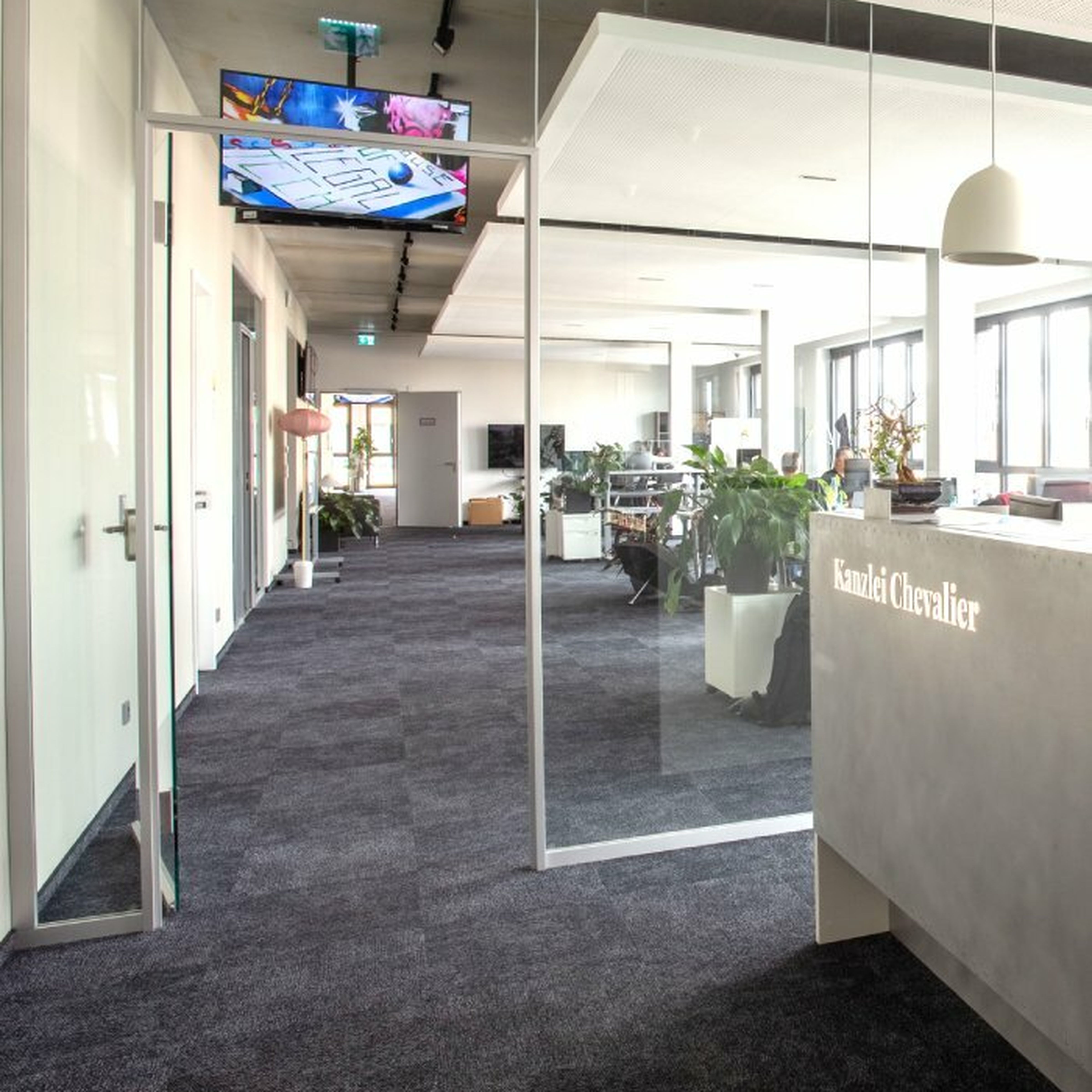 office-chevalier-main