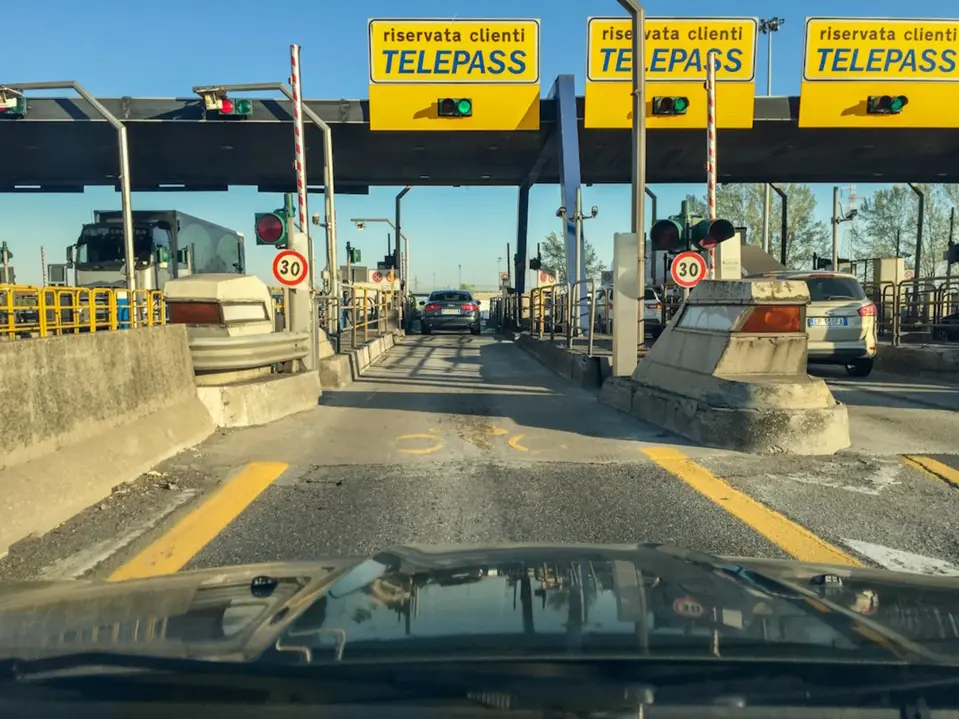 Bild einer italienischen Mautstation vom Betreiber Telepass