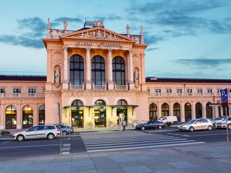 Kroatische Hauptbahnhof von vorne