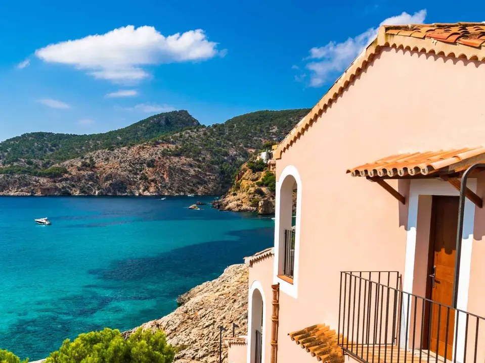 Spanische Finca mit Blick auf das Meer