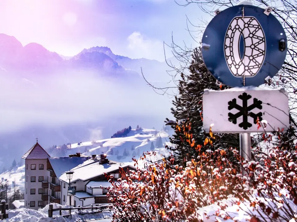 Bild eines Verkehrsschildes zur Schneekettenpflicht