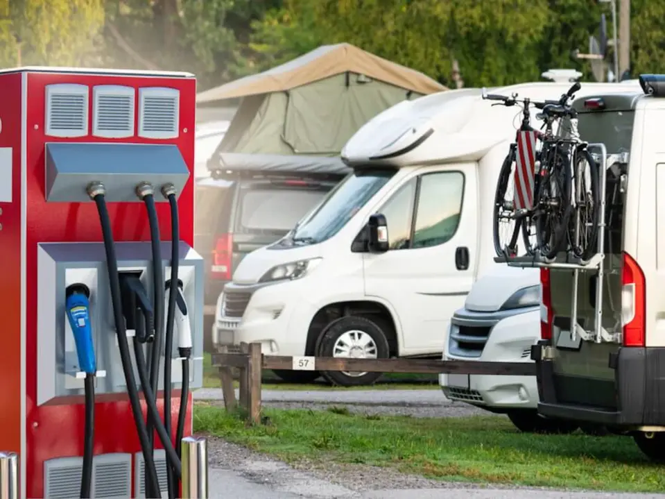 Ladestation auf einem Campingplatz