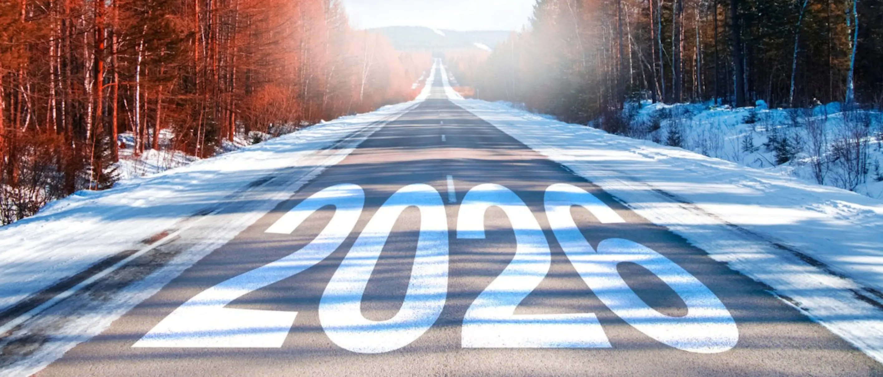 Straße in Schneelandschaft mit Jahreszahl 2026