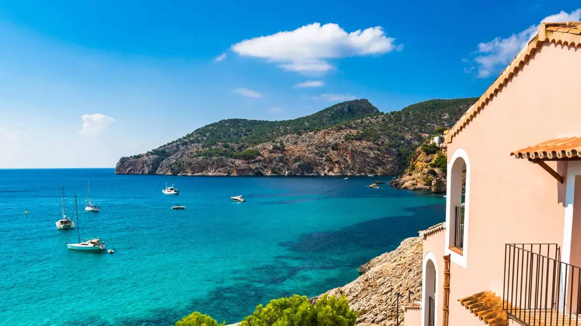 Spanische Finca mit Blick aufs Meer