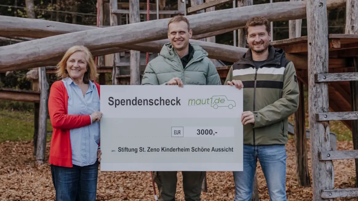 Bild mit Geschäftsführung maut1 und Spendencheck