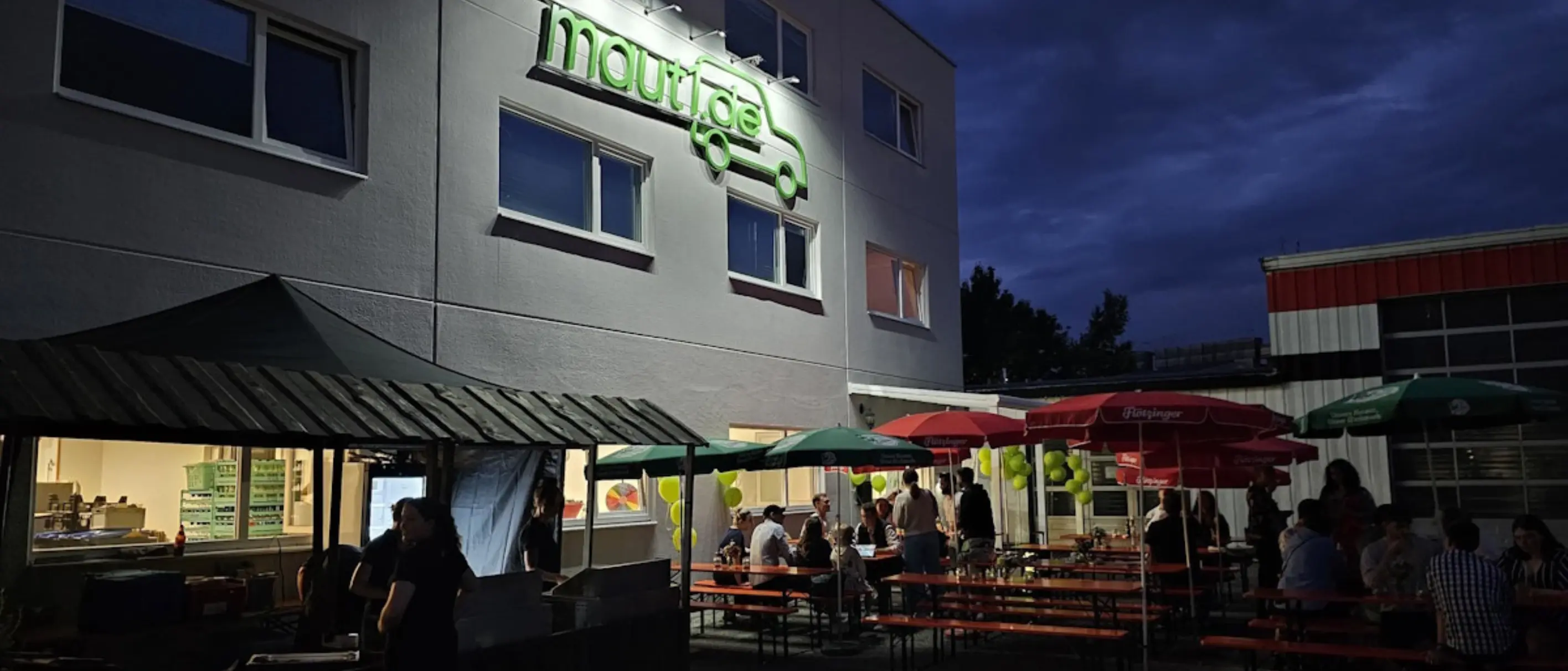 Neues Beurogebaeude der maut1 GmbH bei Nacht