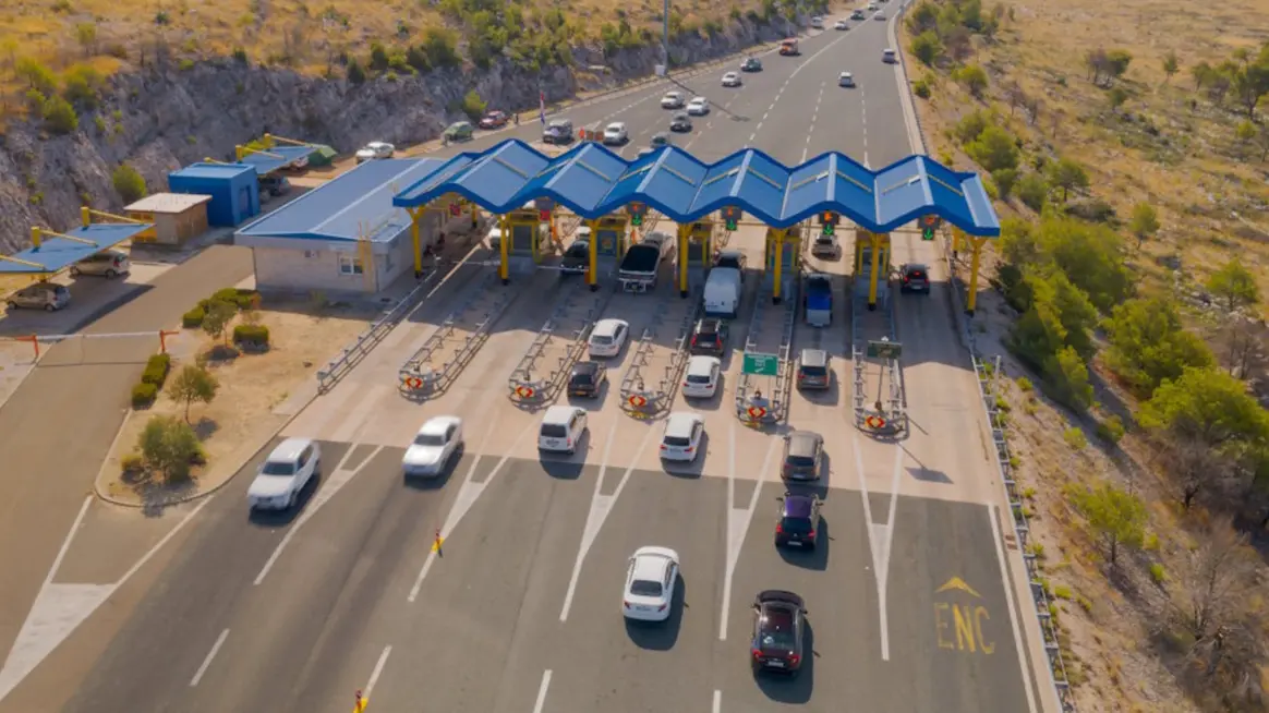 Mautstation in Kroatien mit Blick von oben
