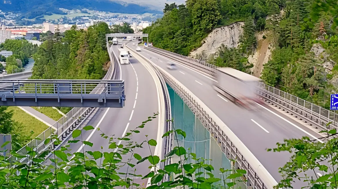 Blick auf die Brennerautobahn bei Innsbruck
