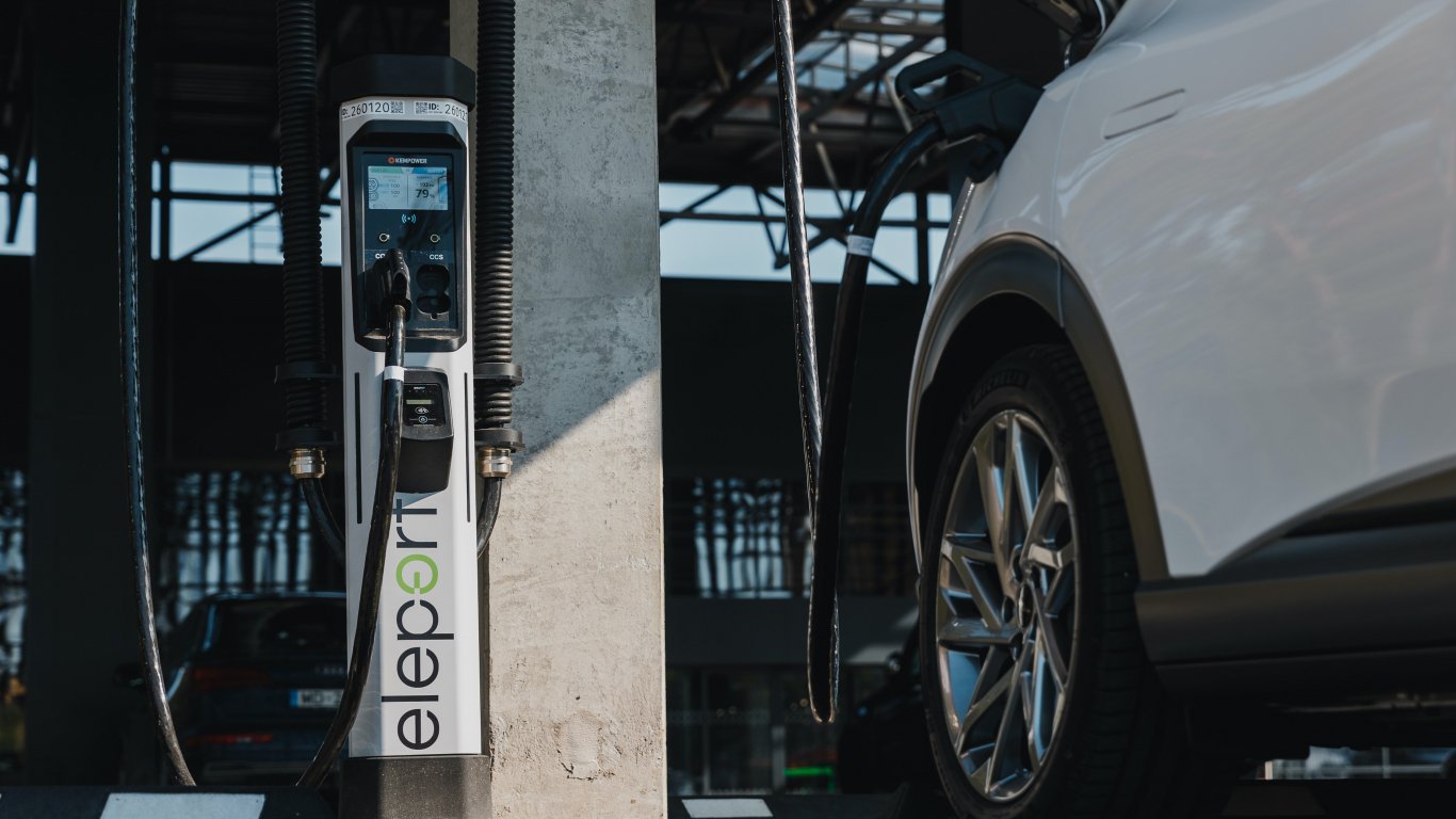 Eleport elektroauto uzlāde