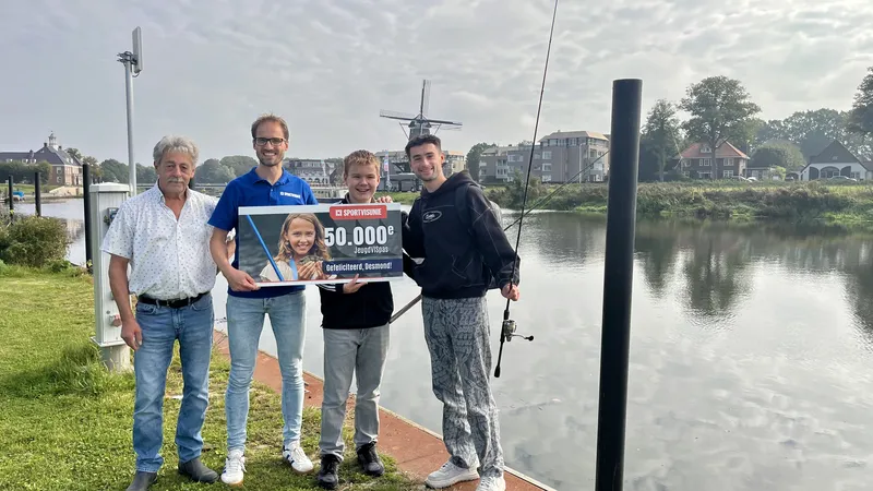 50.000e JeugdVISpas uitgereikt: jeugd vindt de weg naar de waterkant