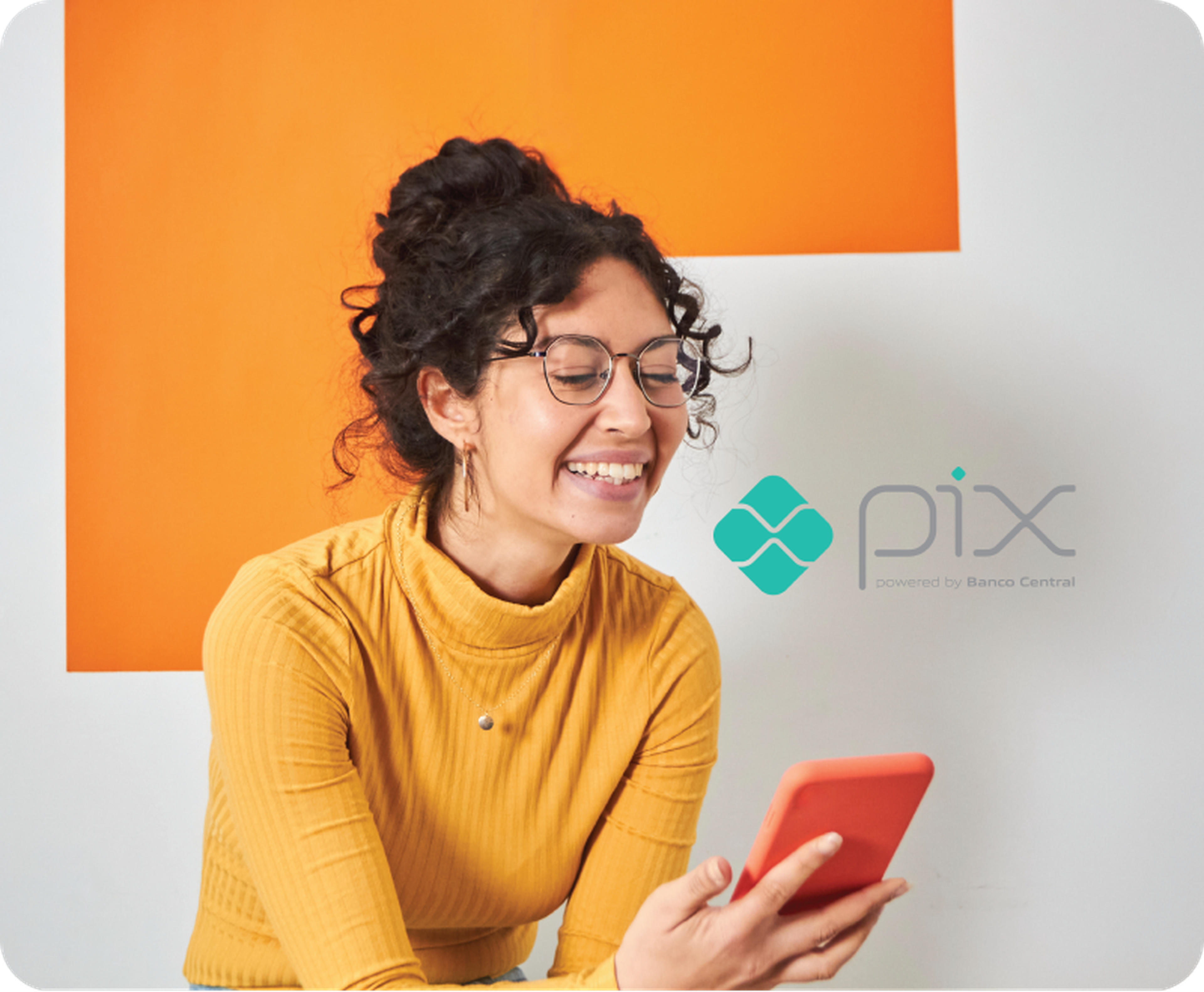 Woman on her phone sending money to Pix