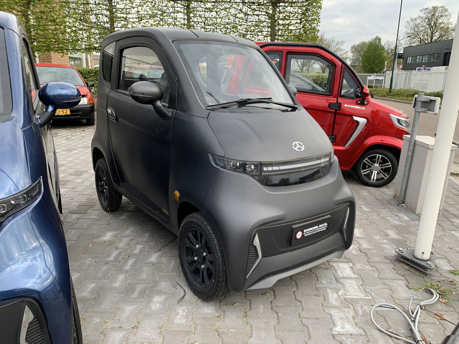 Rijbewijsvrije scootmobiel / Brommobiel E-Volt SQ4 Mat zwart 46 km