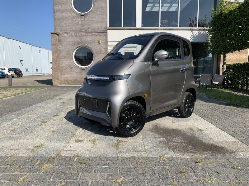 Rijbewijsvrije scootmobiel / Brommobiel E-Volt Q4 grijs.