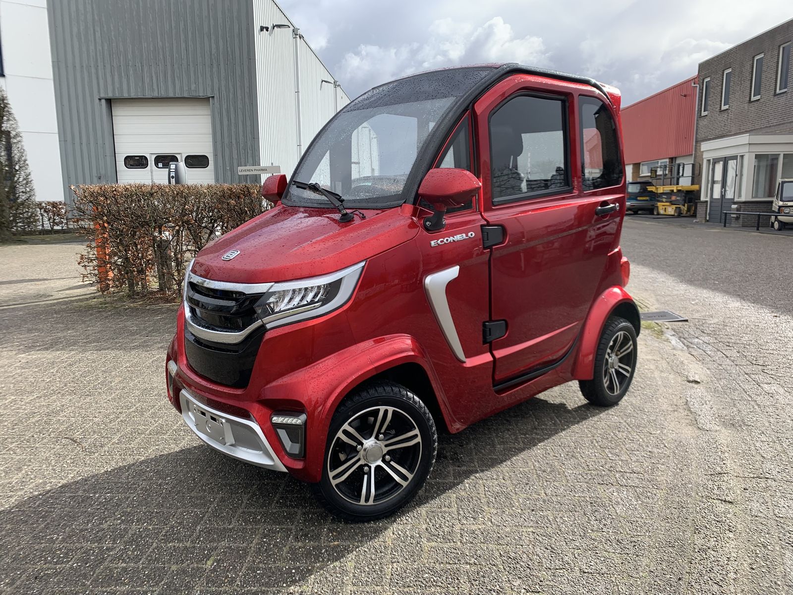 Rijbewijsvrije scootmobiel / Brommobiel Econelo 2300km Rood