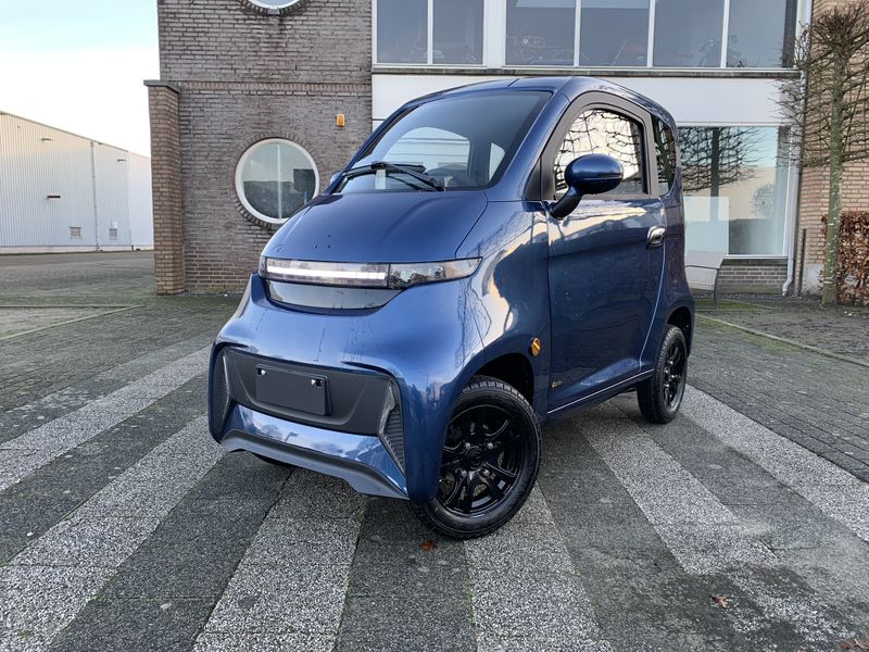 Rijbewijsvrije scootmobiel / Brommobiel E-Volt Q4 blauw