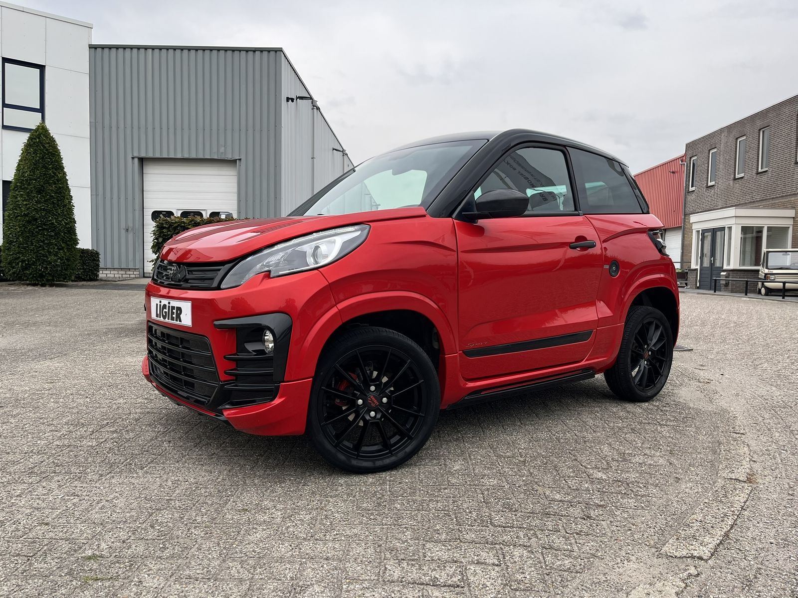 Binnenkort binnen Ligier JS60 Sport Ultimate Brommobiel 2023 STB 45dkm CARPLAY