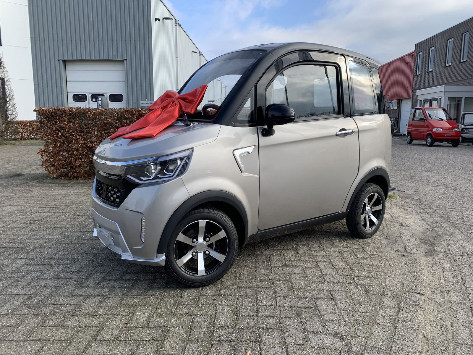 Rijbewijsvrije scootmobiel / Brommobiel Thogo champagne 