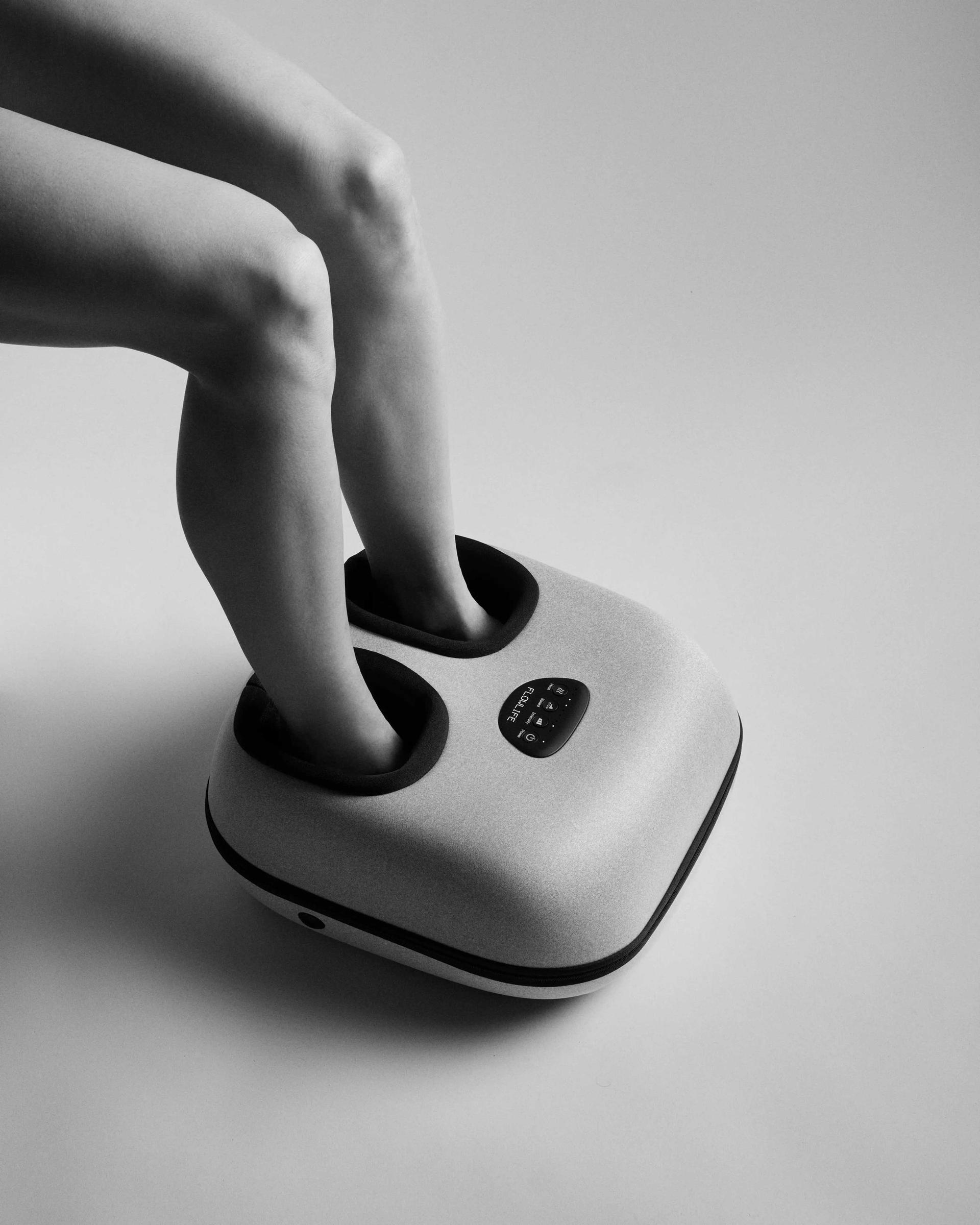 Feet placed in Flowfeet Heat
