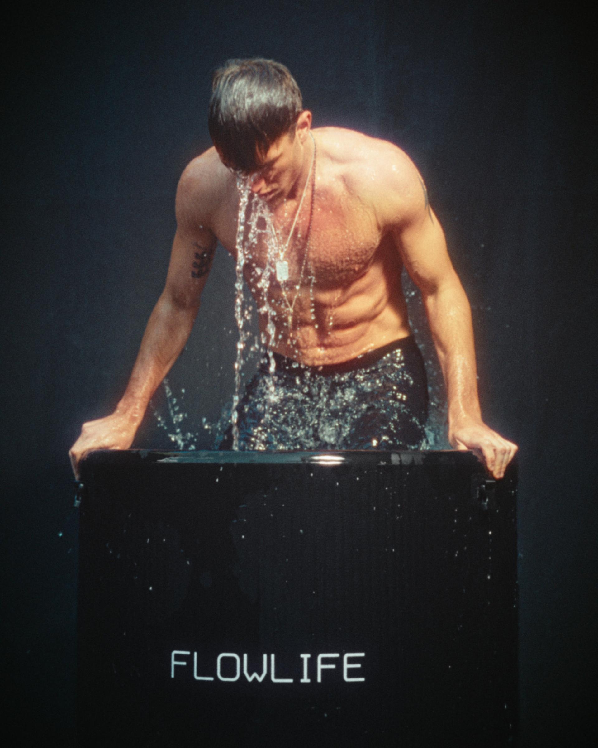 Jack Draper leaning over the edge of a Flowlife cold plunge, water running down his face and chest.