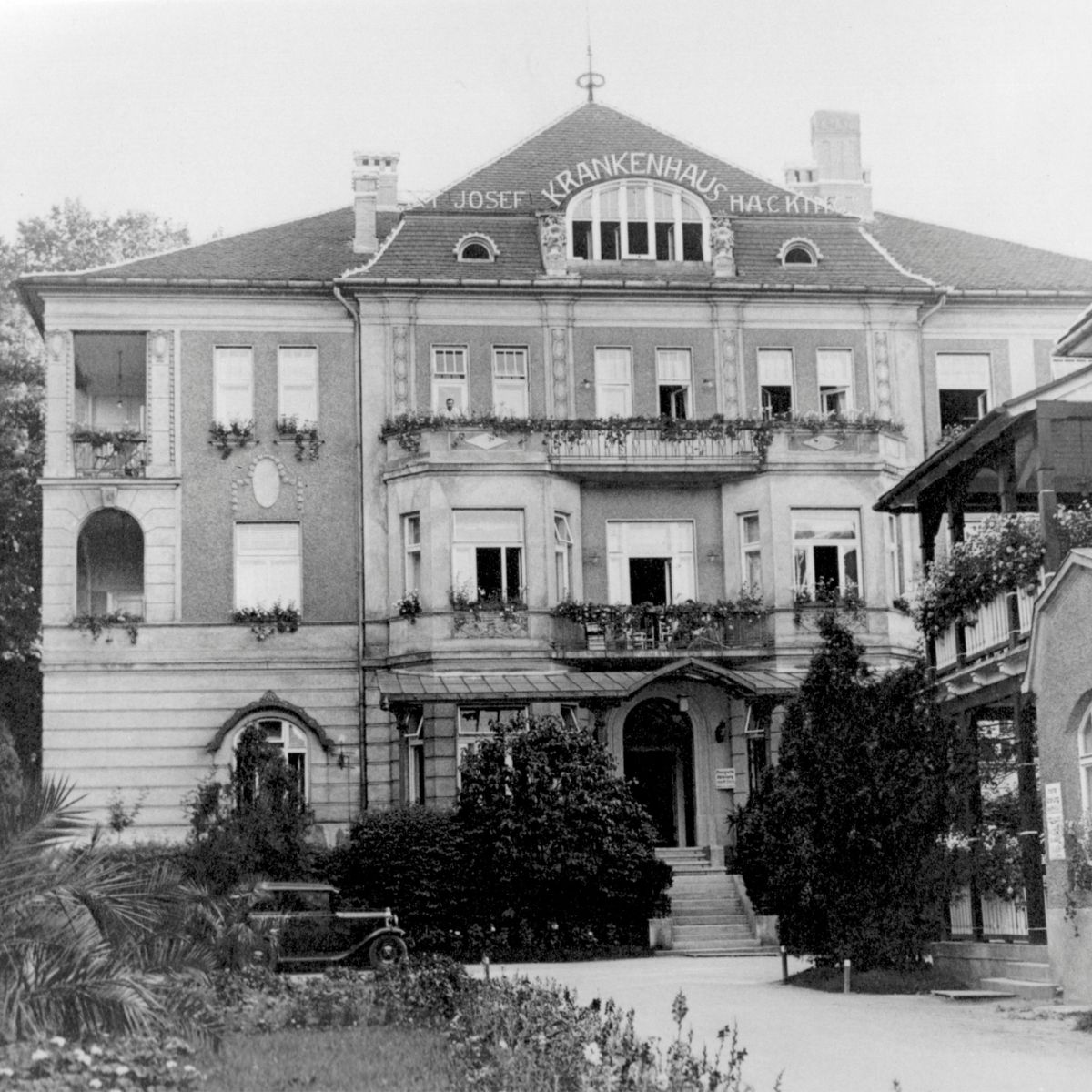 Ein schwarz-weiß Bild vom St. Josef Krankenhaus Wien in den 30er Jahren.